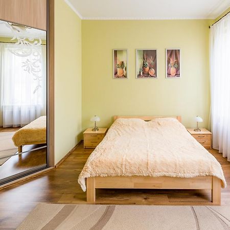 Rynok Square 5 Зі Світлом! Lejlighed Lviv Eksteriør billede