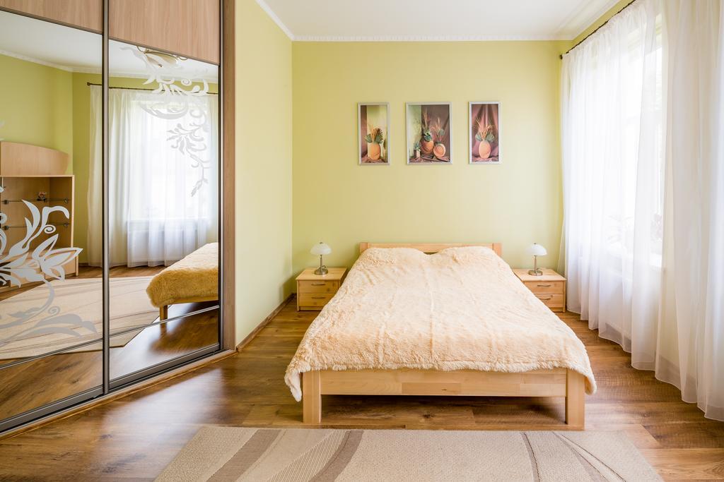 Rynok Square 5 Зі Світлом! Lejlighed Lviv Eksteriør billede