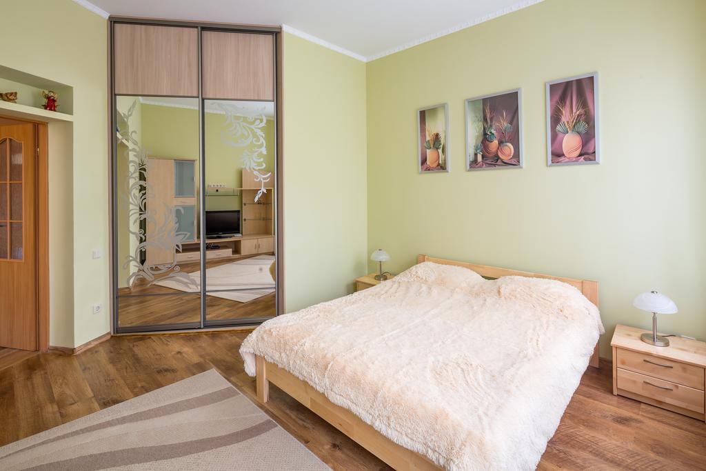 Rynok Square 5 Зі Світлом! Lejlighed Lviv Eksteriør billede